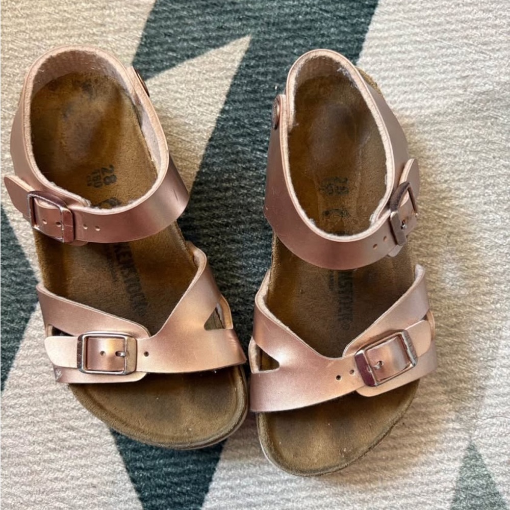Kids Metallic Pink Birkenstocks